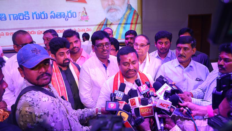 Sri Mulugu Ramalingeshwara Varaprasad Siddhanti was honoured with Jyotishyasastra Vignana Visharadha at Tummalapalli Kalakshetram, Vijayawada (255)
